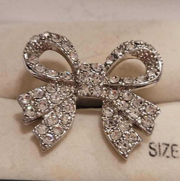 GUESS Rhinestone Bow Ring - New Size 7 - Picture 2 of 5